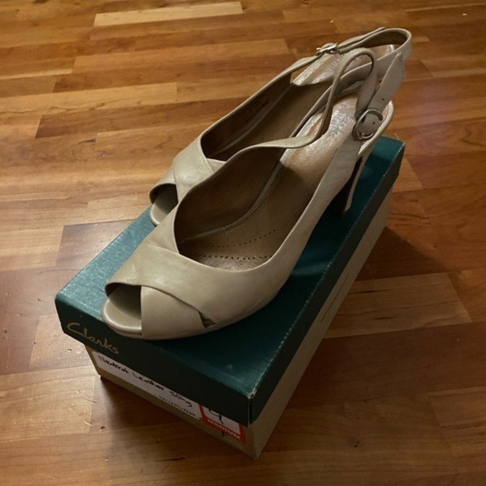 Clarks |‎ Neutral Leather Slingback